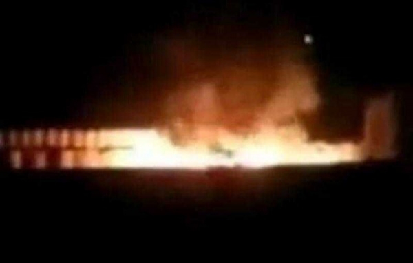 طيران الإمارات المسير يستهدف باص نقل جماعي على خط العبر سقط خلاله قتلى وجرحى مدنيين مسافرين 