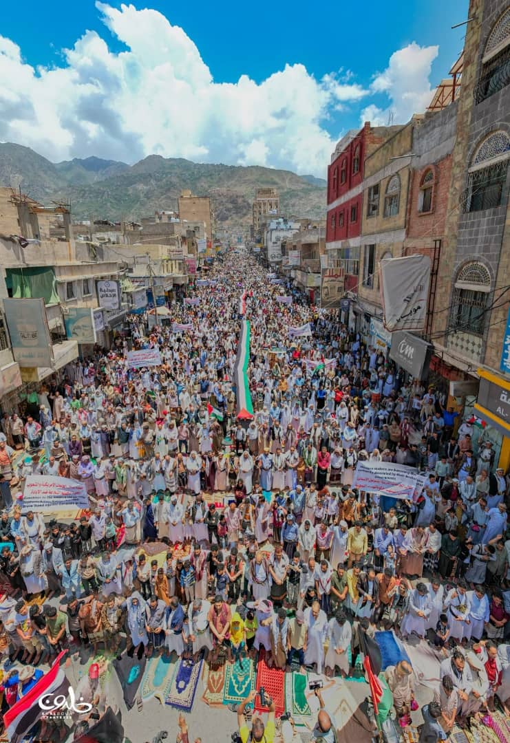 تعز اليمنية : حشود هائلة تتضامن مع غــزة وتدعم الحراك العالمي الرافض للحرب