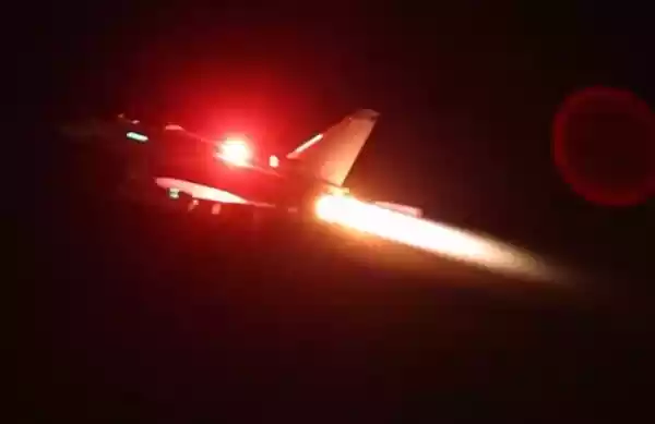 إعلام حوثي: الطيران الأمريكي البريطاني يشن ثلاث غارات على الحديدة