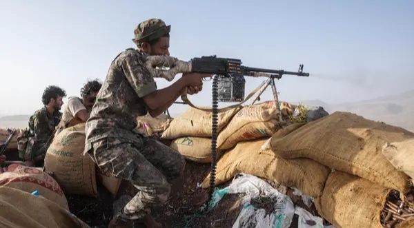 مقتل جنديين اثنين وإصابة آخرين من القوات الحكومية بهجوم طائرة مفخخة للحوثيين في الضالع 