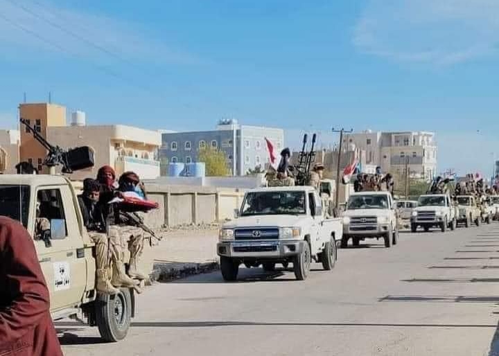 دخول قوات طارق صالح خط المواجهات في شبوة إلى جانب العمالقة بعد دفع وحدات قتالية عدة 