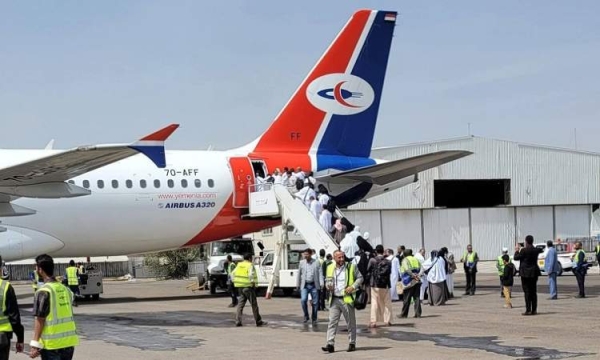 صحيفة تكشف عن صفقة محتملة لإعادة تصدير النفط مقابل تشغيل مطار صنعاء