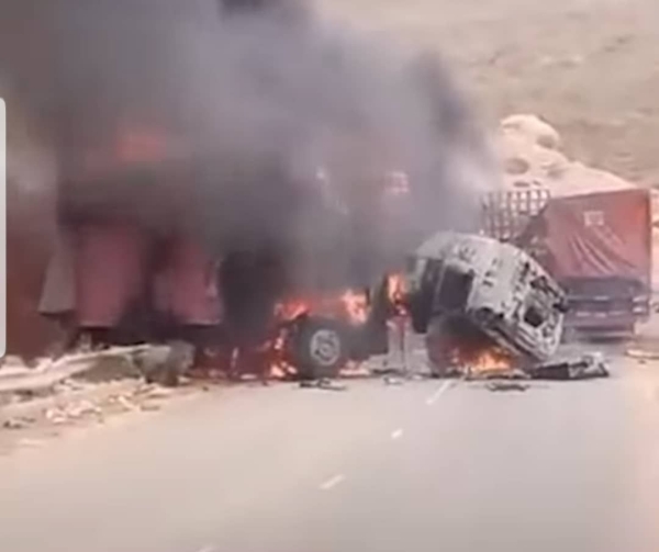 شرطة المهرة: اصطدام قاطرتين يودي بحياة سائق ويتسبب بخسائر 20 مليون ريال 
