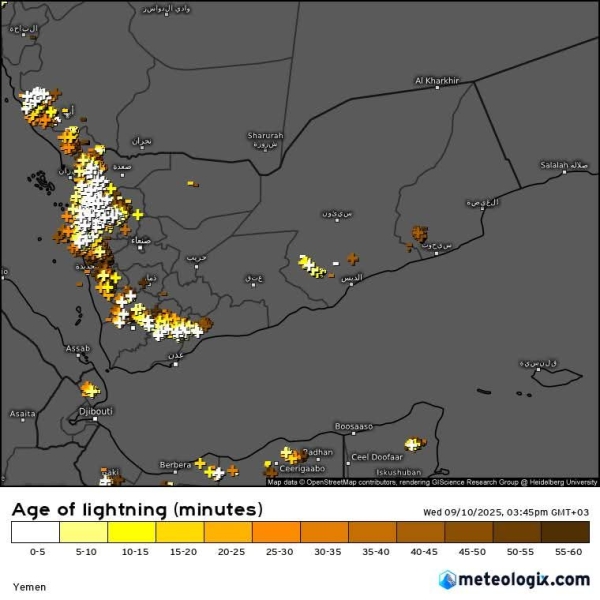 الأرصاد يتوقع استمرار هطول الأمطار ويدعو للابتعاد عن مجاري السيول