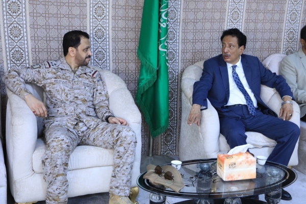 غضب شعبي في المهرة بعد تكريم قائد سعودي وسط غياب العلم اليمني