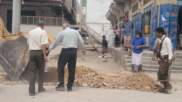 الغيضة.. حملة ميدانية لمواجهة طفح المجاري بسوق الأسماك والخضار