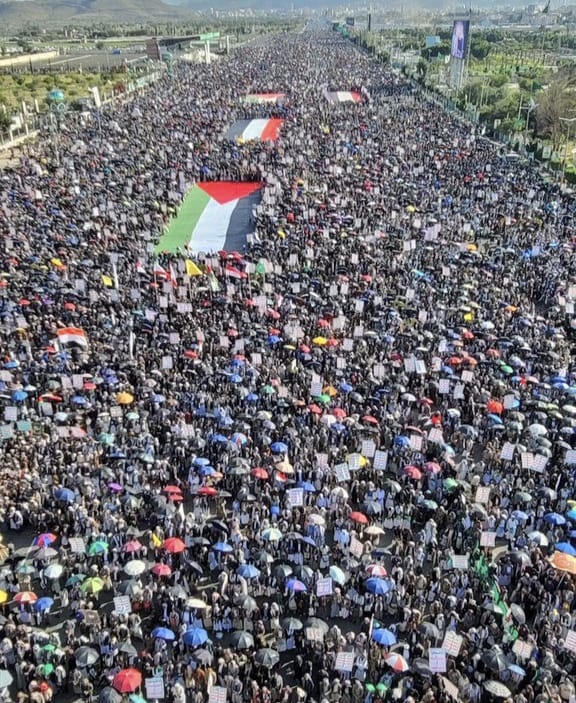 مظاهرات صنعاء تؤكد الدعم القوي للقضية الفلسطينية وتدين المؤامرات الأمريكية والصهيونية