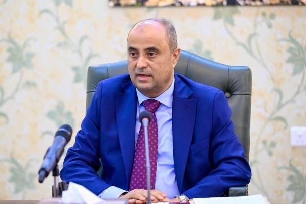 رئيس الوزراء يوجه بتقييد سفر المسؤولين للخارج ويلزم الحكومة بـ