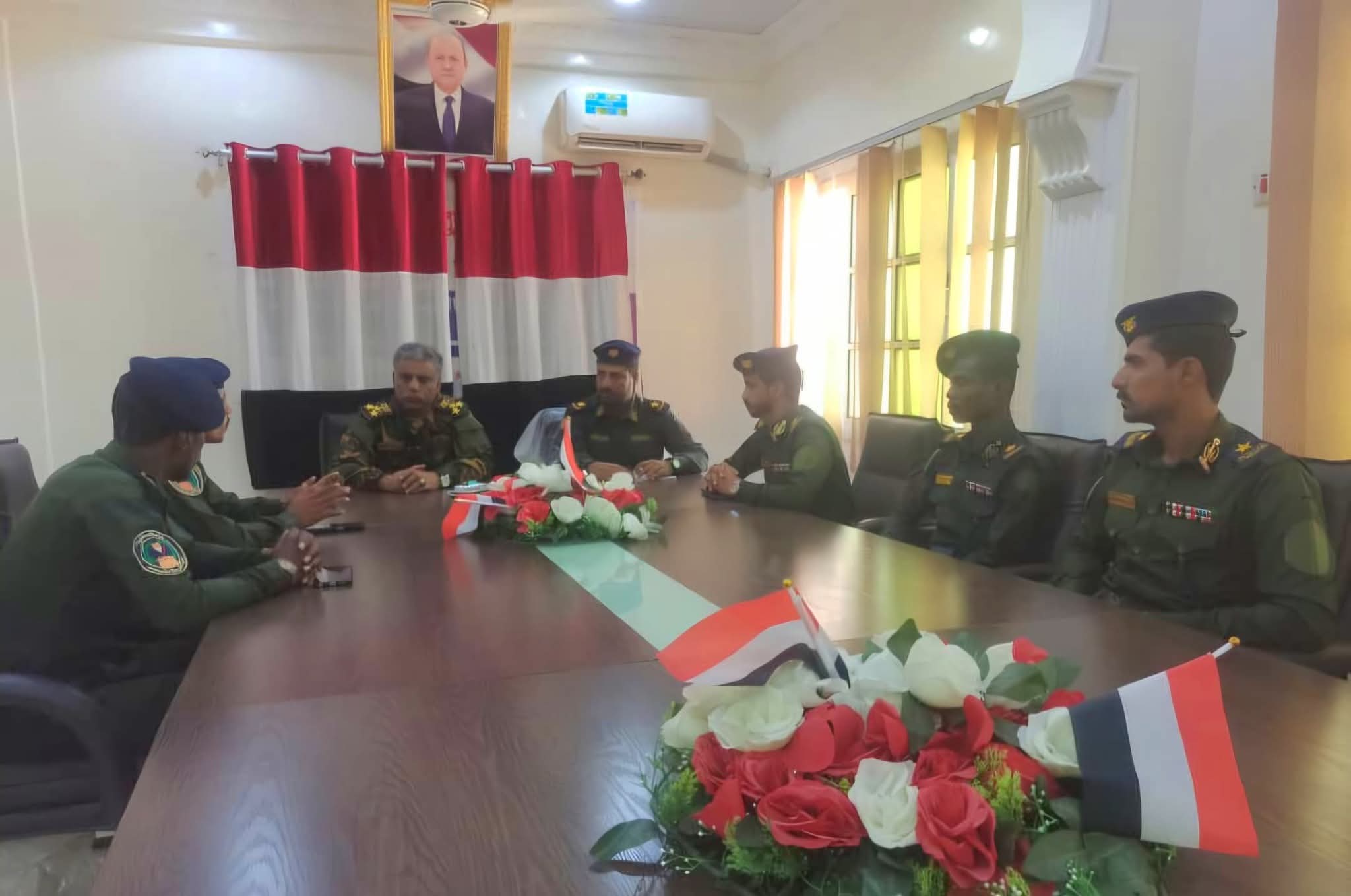 مدير عام أمن  المهرة العميد مفتي سهيل صموده يلتقي عدد من خريجي كلية الشرطة من أبناء المحافظة