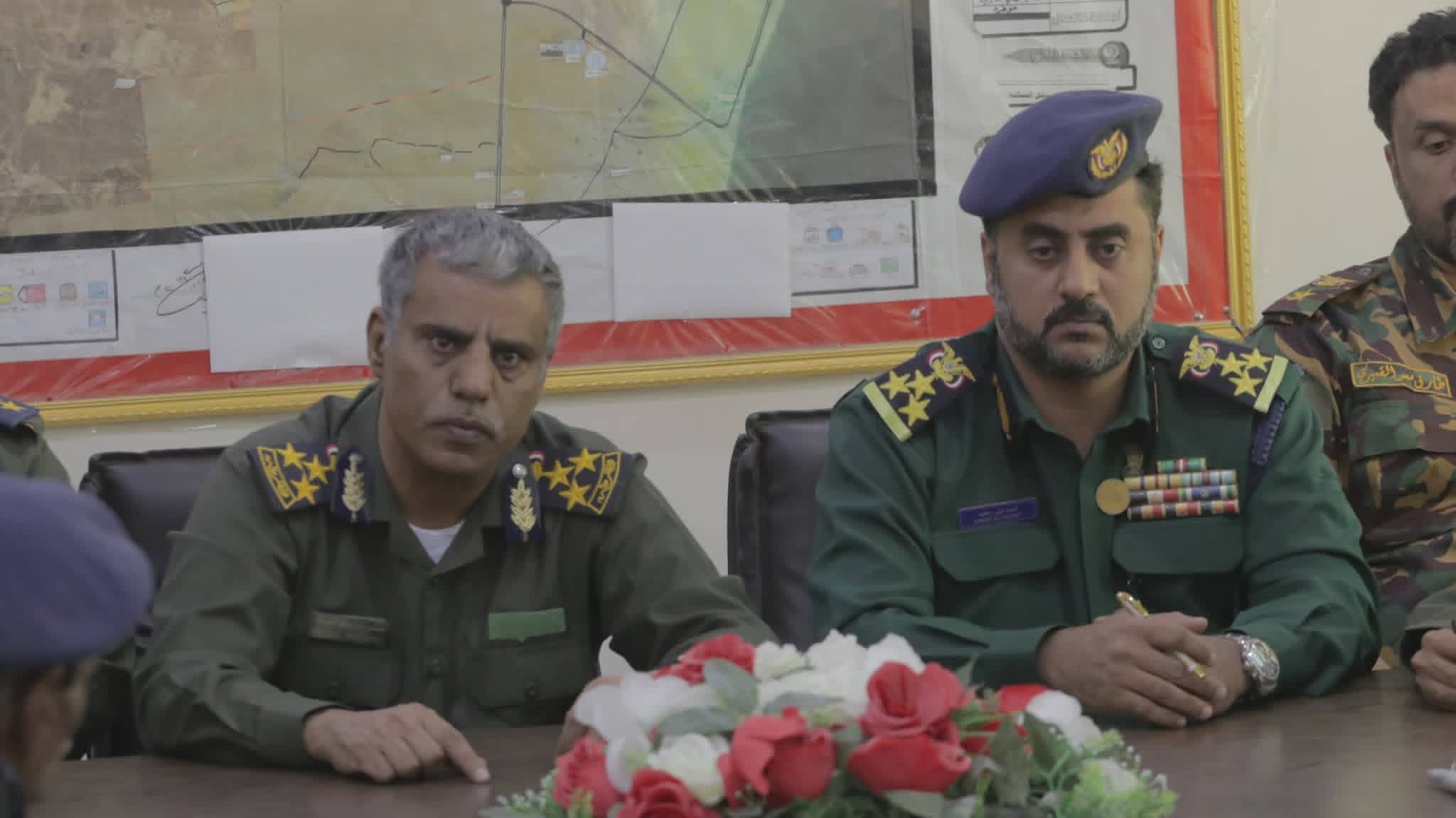 مدير عام شرطة المهرة  يعقد اجتماعًا موسعًا بقادة الوحدات الأمنية ويوجه بمضاعفة الجهود الأمنية