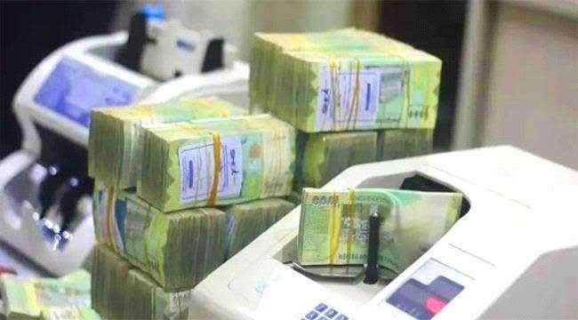 محلات الصرافة تمتنع عن الصرف في عدن وسط تحذيرات من البنك المركزي