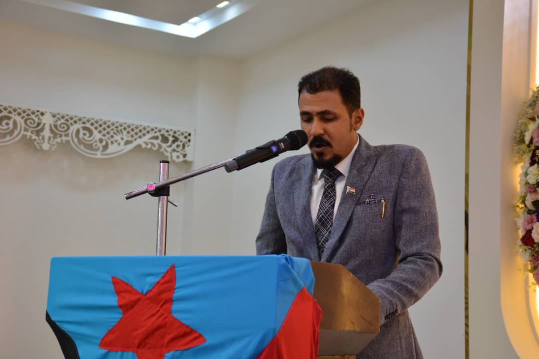 قائد مقاومة كريتر يعلن دعمه الكامل لجهود الحكومة في مكافحة الفساد