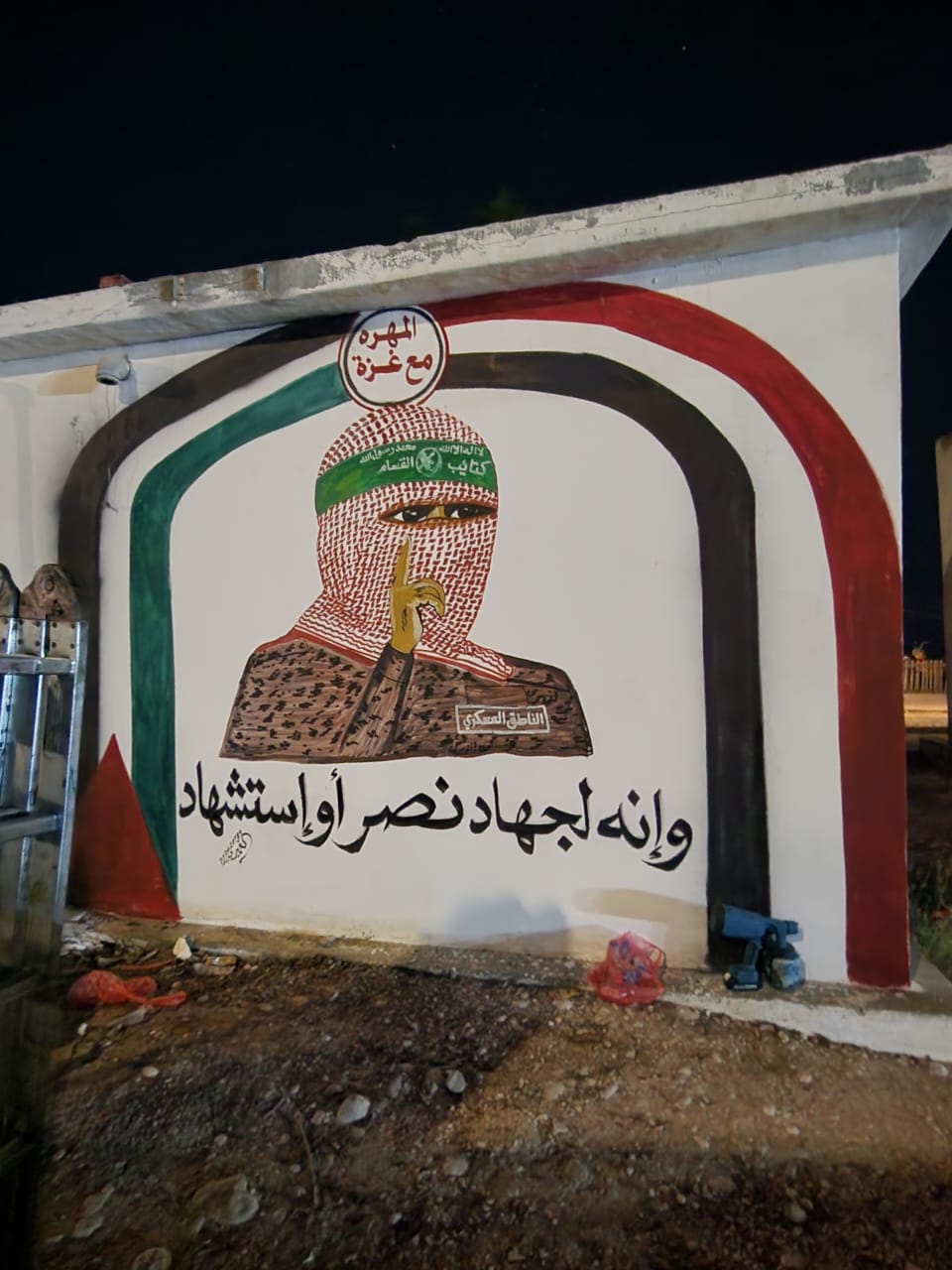 المهرة.. حملة شبابية ترسم جداريات معبرة عن أوجاع غزة وتضحيات أهلها