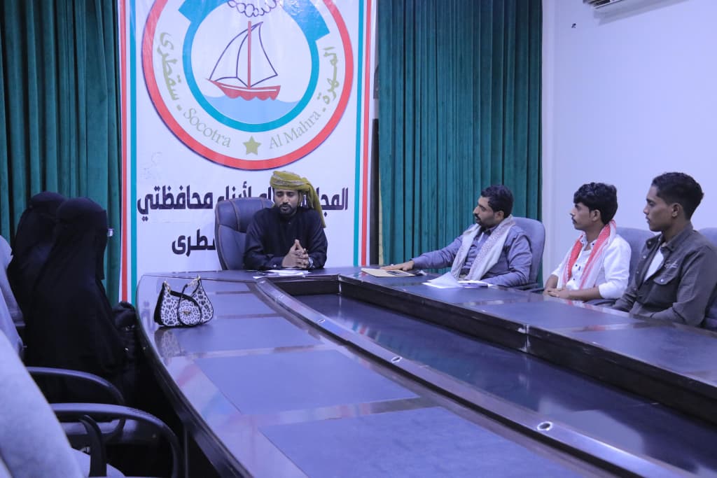 المجلس العام لأبناء محافظتي المهرة وسقطرى  يقدم دعما ماليا لمنتدى الطالب المهري