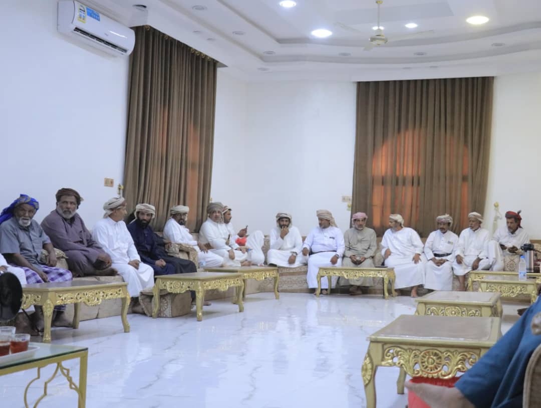 الحريزي وشيوخ المهرة يؤكدون على الوحدة الوطنية ورفض محاولات إثارة الفتنة 